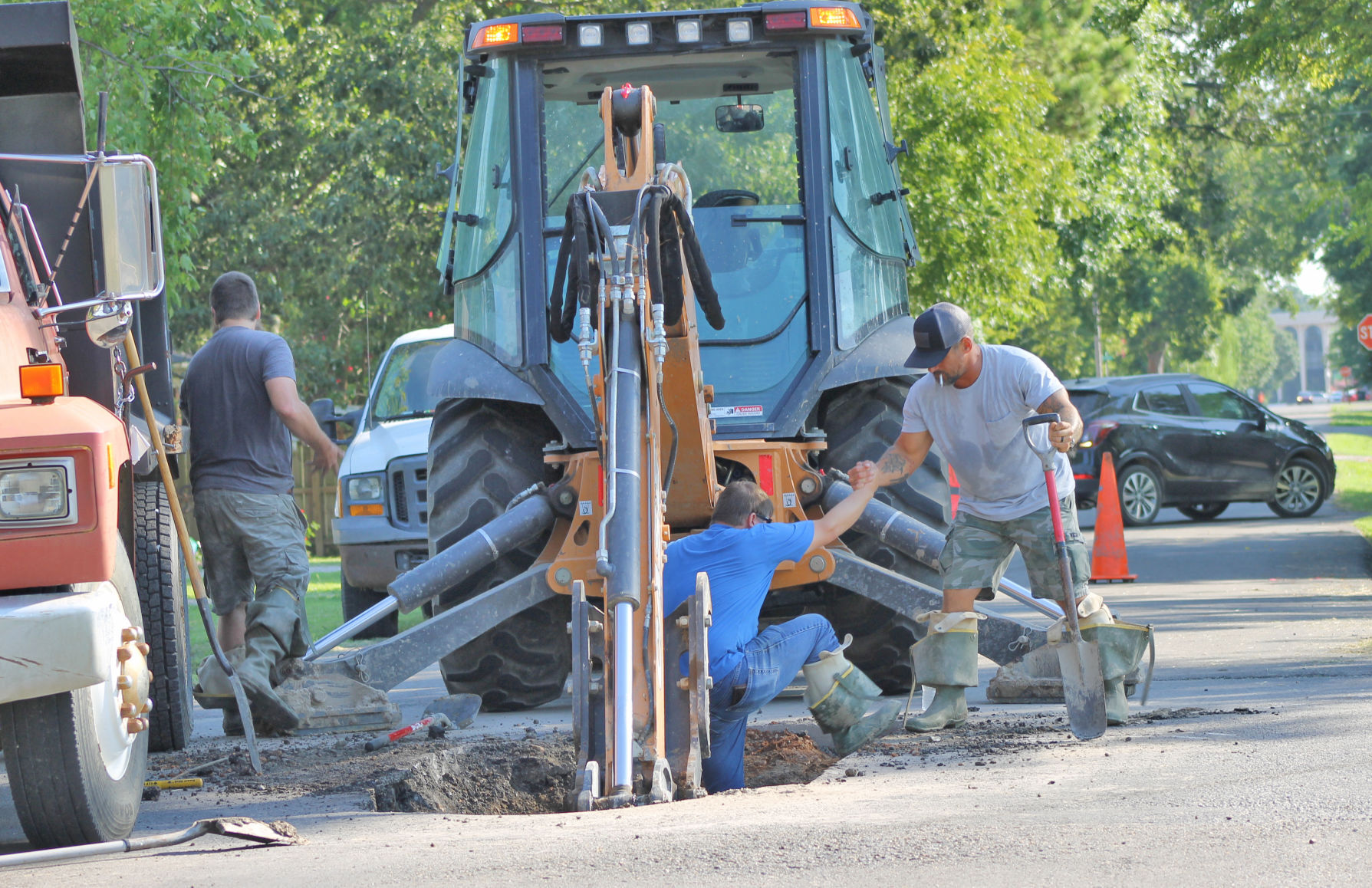 SINK HOLE FORMS IN WALNUT RIDGE